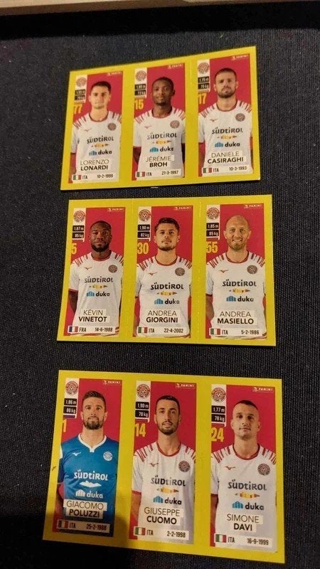 Panini / 3 Stickers / FC Südtirol / 2023-2024, Verzamelen, Verzenden, Nieuw, Buitenlandse clubs, Poster, Plaatje of Sticker