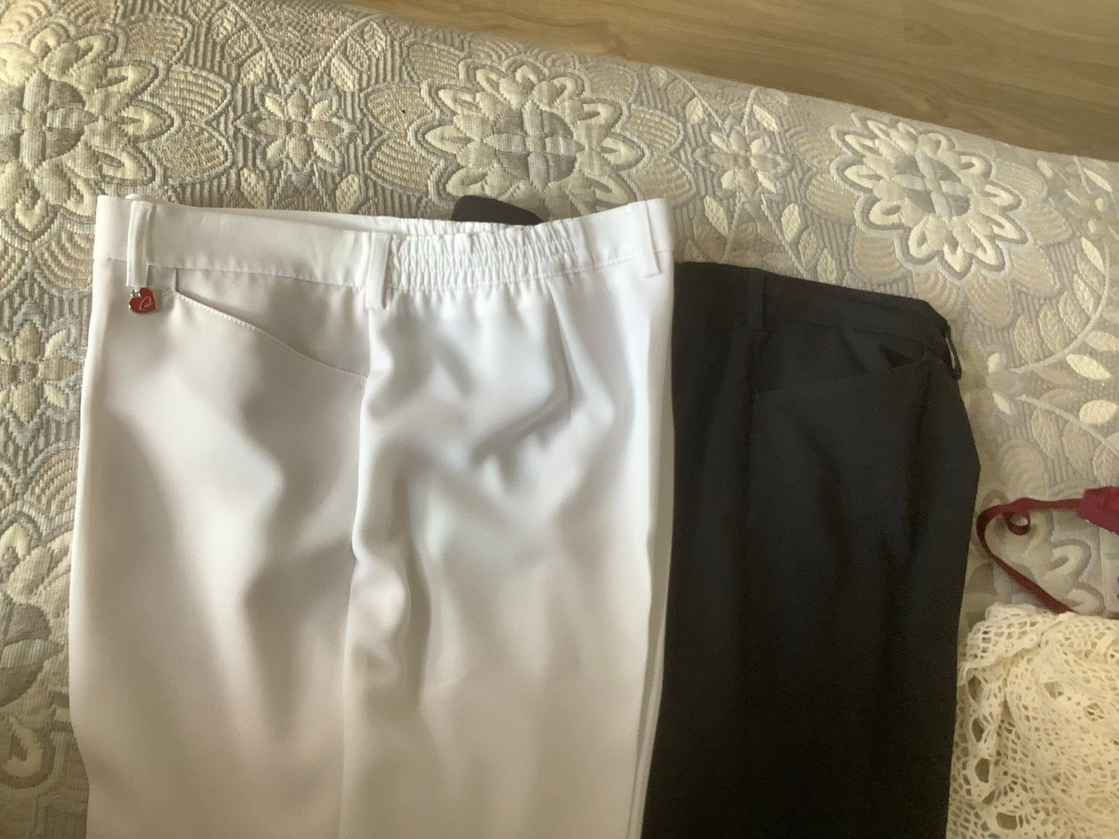 Toni Relaxed broeken, wit en zwart, maat 44, Wit, Maat 42/44 (L), Ophalen of Verzenden, Zo goed als nieuw