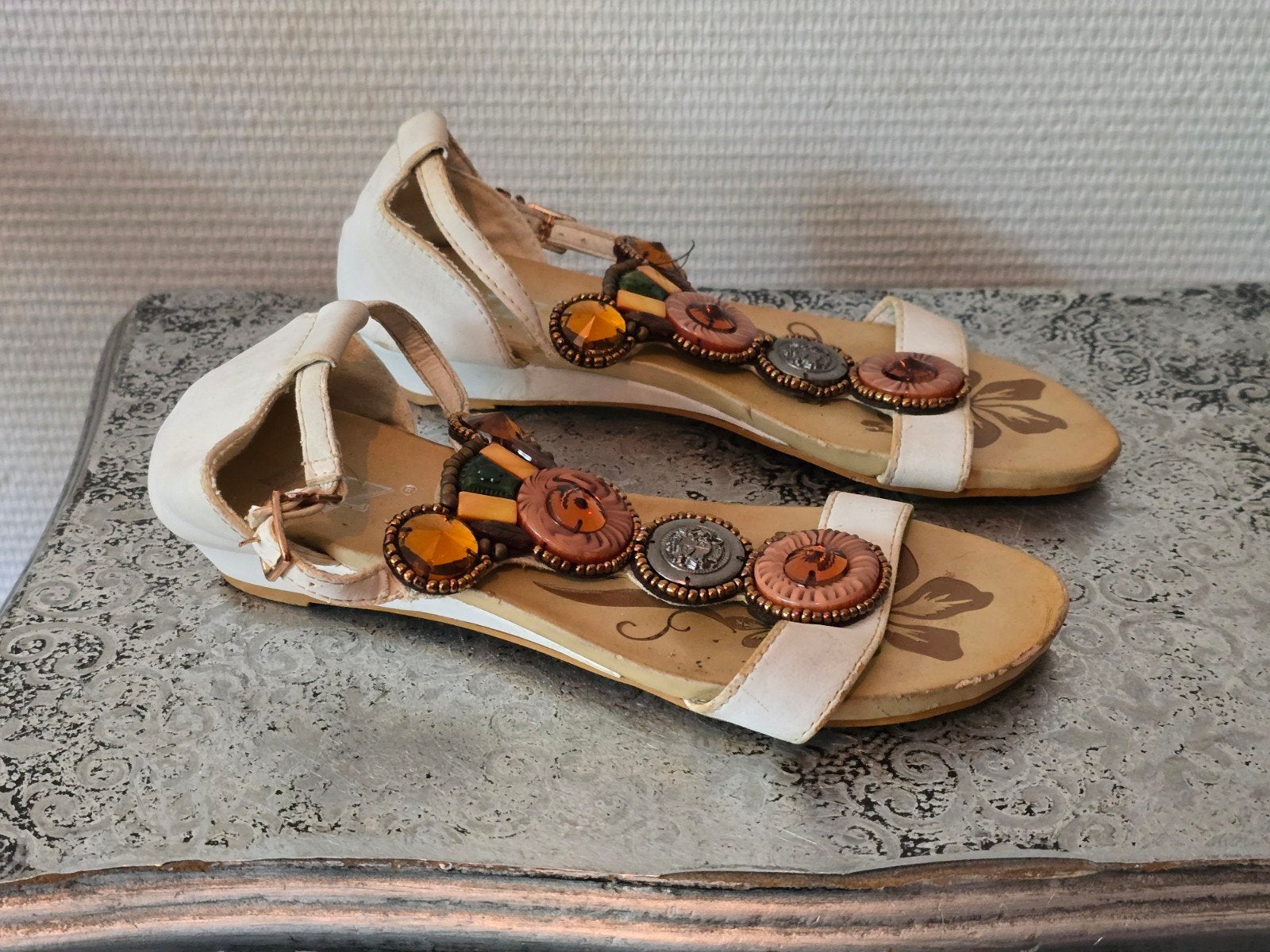 IKIZ Sandalen met kralen en steentjes - Maat 36, Kleding | Dames, Wit, IKIZ, Gedragen, Sandalen of Muiltjes