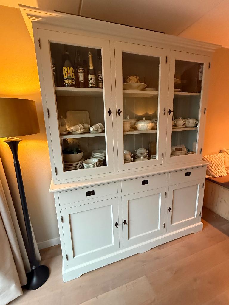 Te koop: mooie Buffet / Vitrinekast in de kleur Taupe, Ophalen, 150 tot 200 cm, Zo goed als nieuw, Met lade(s)
