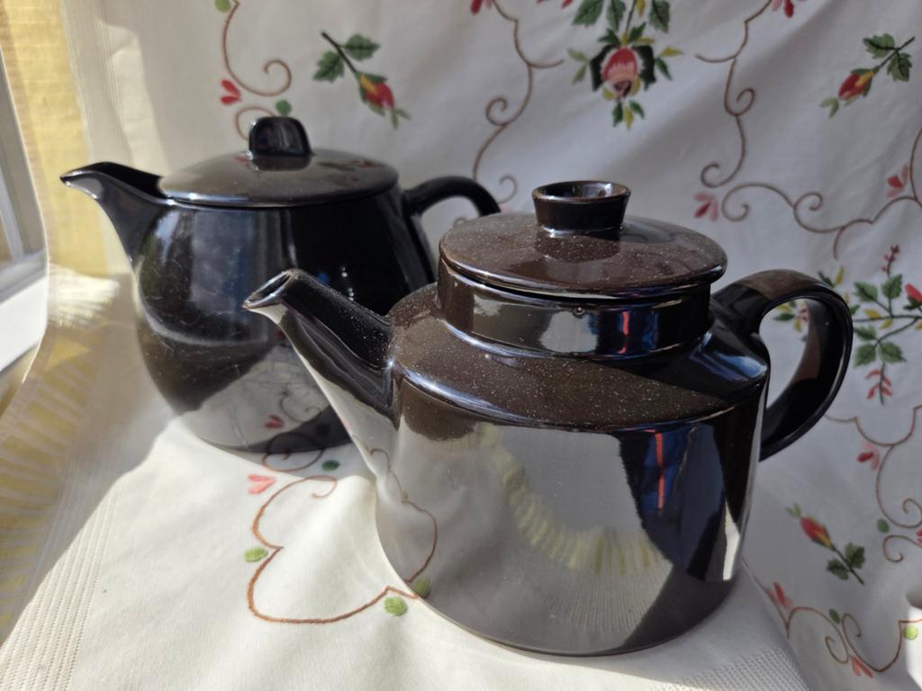 Arabia vintage koffie- en theepot,bruin/ zwart keramiek 1963, Ophalen of Verzenden
