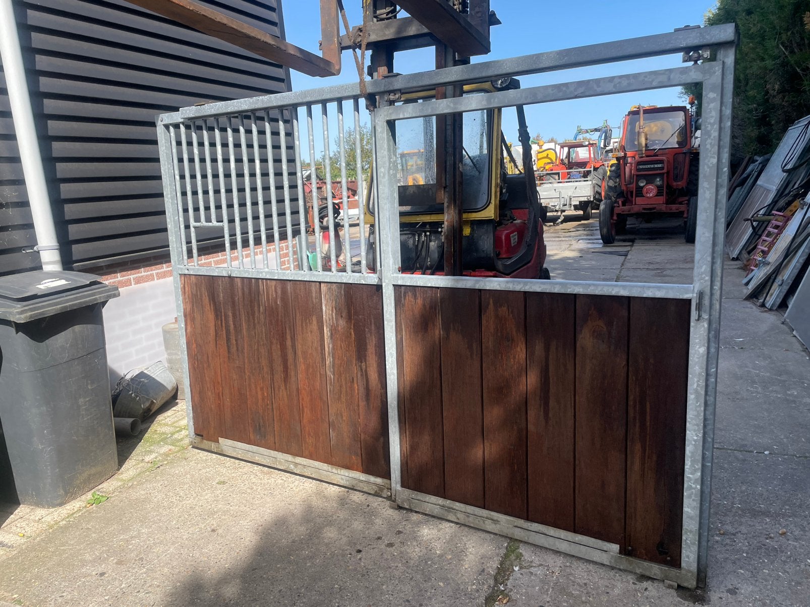 Diverse paarden en pony stal container, Toebehoren, 4 paarden of pony's of meer
