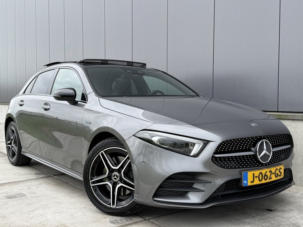Mercedes-Benz A-Klasse 250e 218PK AMG / Pano / Matrix / 2020, Auto's, Mercedes-Benz, Automaat, Gebruikt, 4 cilinders, 16 kWh
