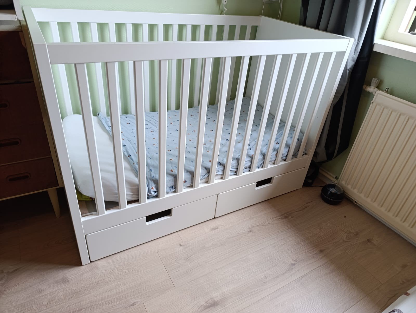 Wit ledikant van ikea met lades - Zo goed als nieuw, Kinderen en Baby's, Ophalen, Zo goed als nieuw, Ledikant
