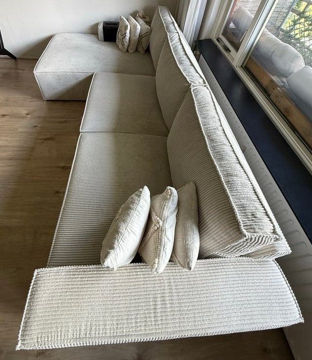 Beige rib bank van ADA Wonen Capelle - Zo goed als nieuw, Ophalen, Hoekbank, 300 cm of meer, Zo goed als nieuw