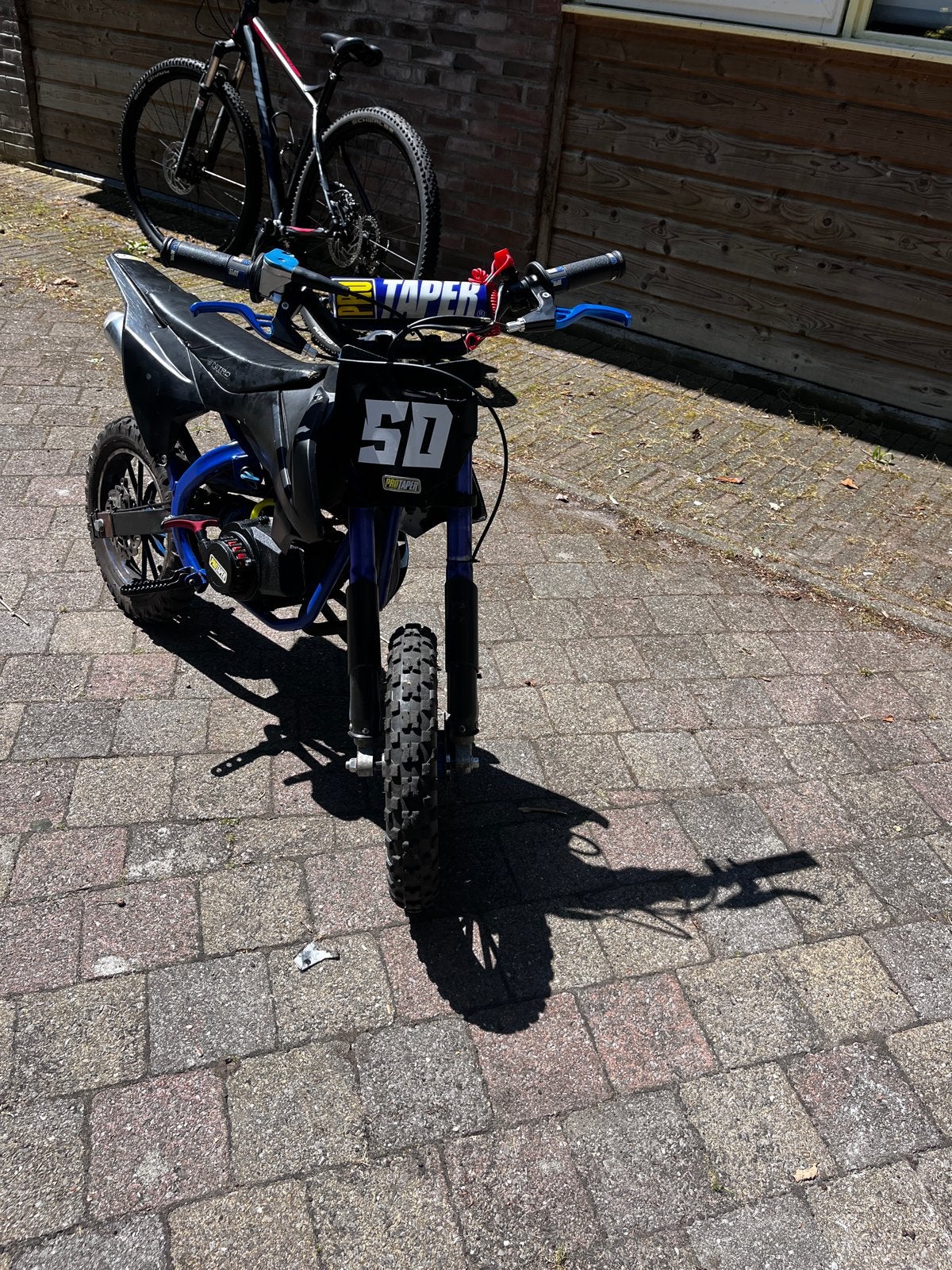Pitbike 49cc ook teruil voor tomos met bijbetaling van mij, Ophalen, Zo goed als nieuw, Schijfrem, Pitbike