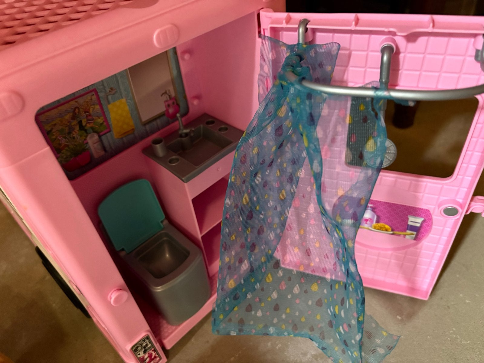 Foto 22 van Groot Barbie huis met veel extra's en accessoires
