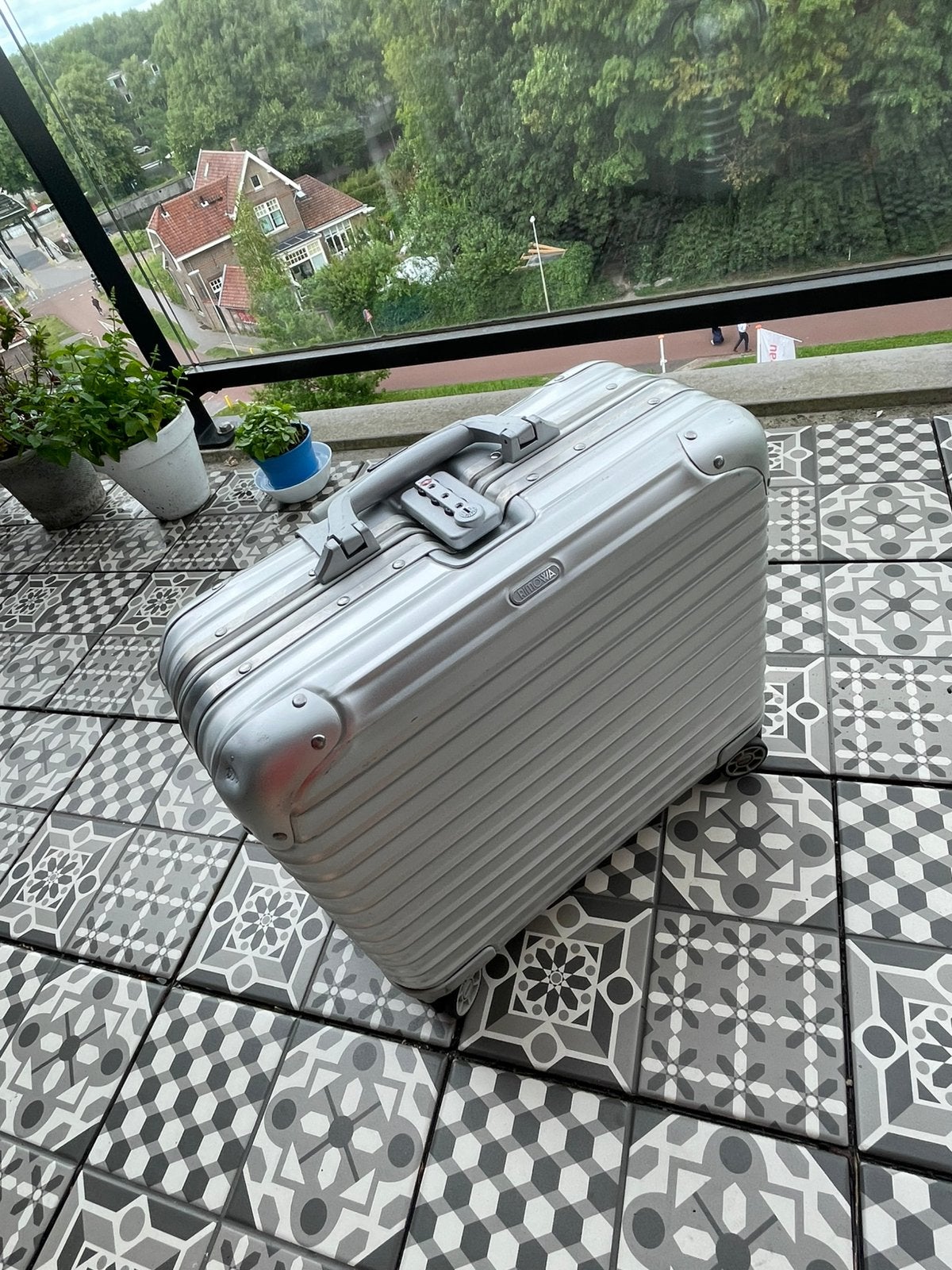 Rimowa Compact Handbagage Koffer, Sieraden, Tassen en Uiterlijk, Wieltjes, Hard kunststof, Minder dan 50 cm, Ophalen of Verzenden