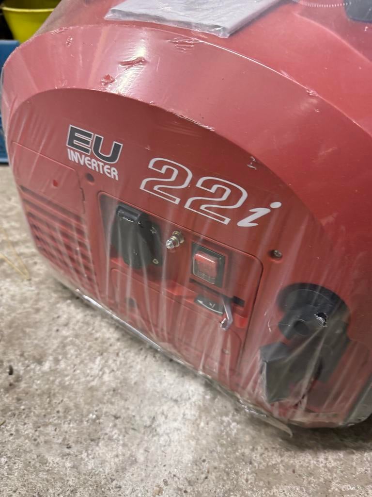 Nieuwe EU 22i Inverter Generator - Compact en Stil, Benzine, Nieuw, Ophalen of Verzenden, Geluidgedempt