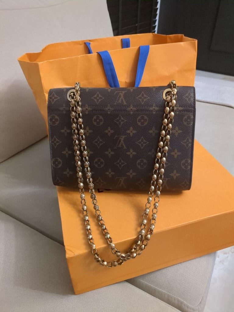 Louis Vuitton tas met ketting - met bon en doos, Ophalen of Verzenden, Zo goed als nieuw, Bruin, Handtas