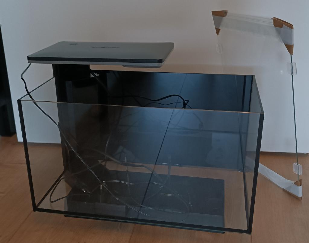 Superfish Qubiq 40 Pro (met zwarte achtergrond), Dieren en Toebehoren, Vissen | Aquaria en Toebehoren, Ophalen, Zo goed als nieuw
