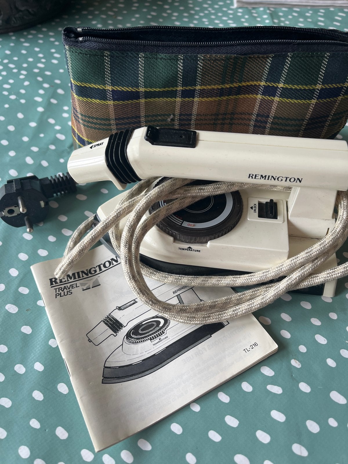 Remington Travel Plus Strijkijzer met etui en handleiding, Ophalen of Verzenden, Gebruikt, Strijkijzer met snoer