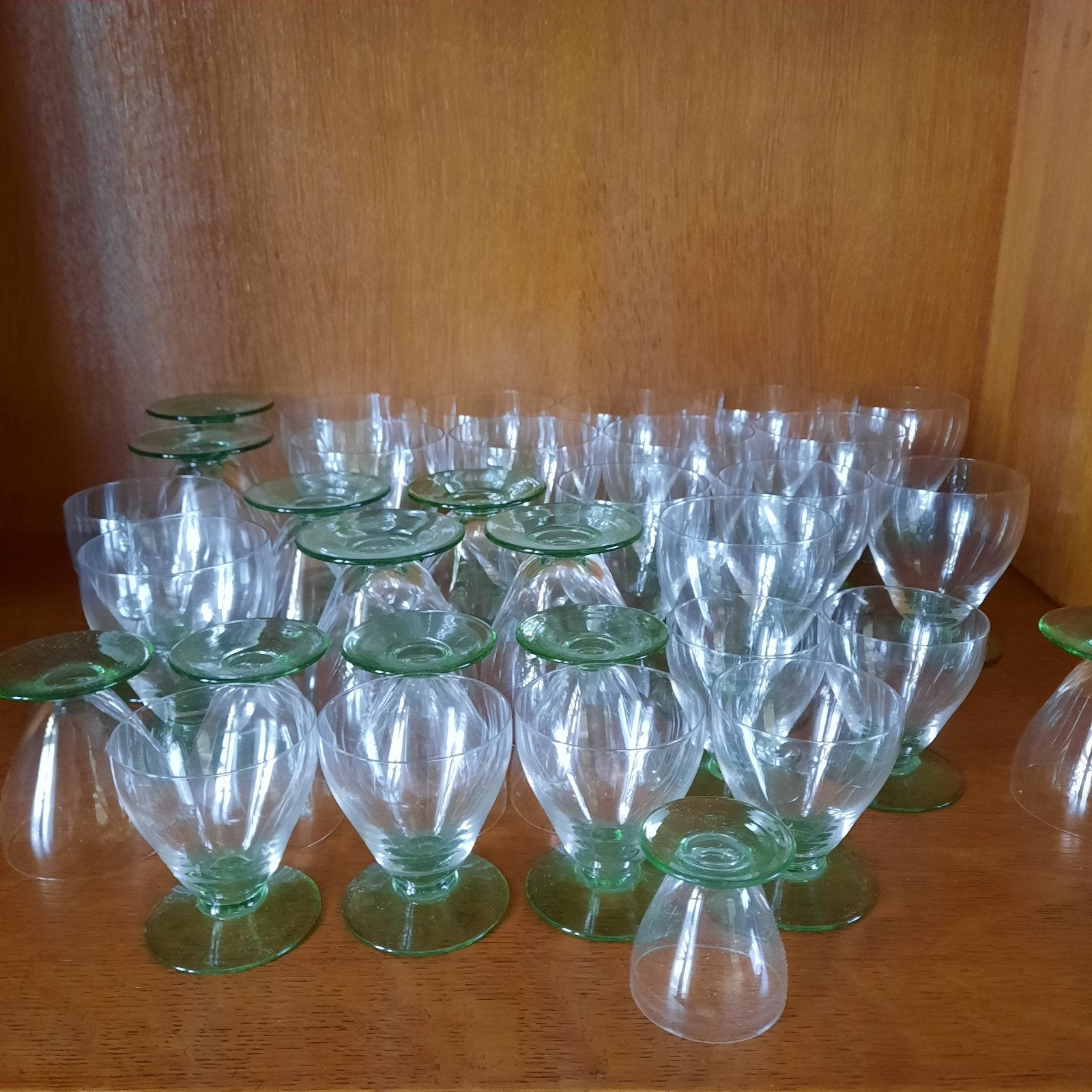 Set van 39 vintage glazen met groene voet, Antiek en Kunst, Antiek | Glas en Kristal, Ophalen
