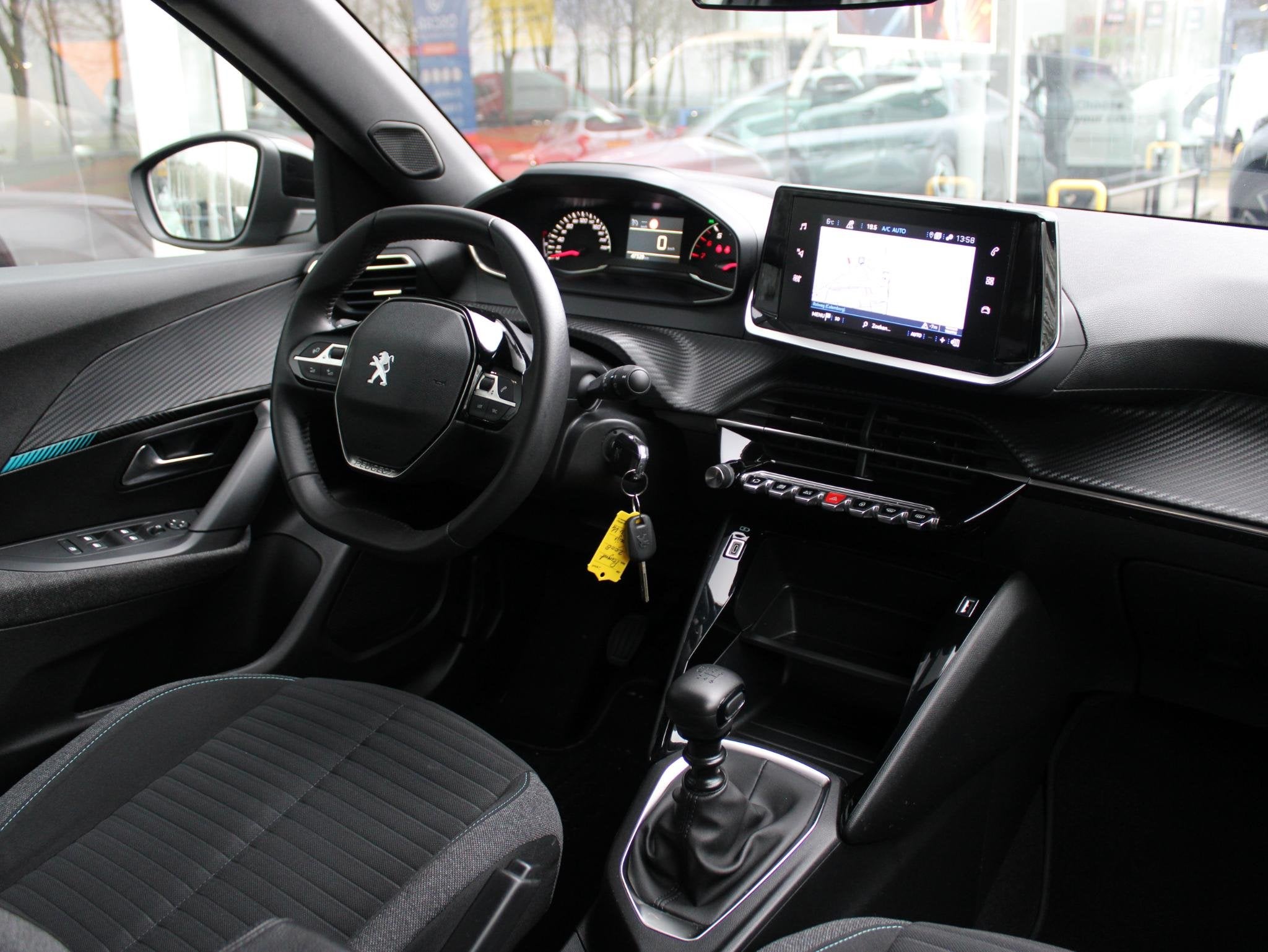 Peugeot 2008 1.2 PureTech Style | Camera / Climate / Navi, Auto's, Peugeot, 12 maanden, Stof, Gebruikt, Euro 6
