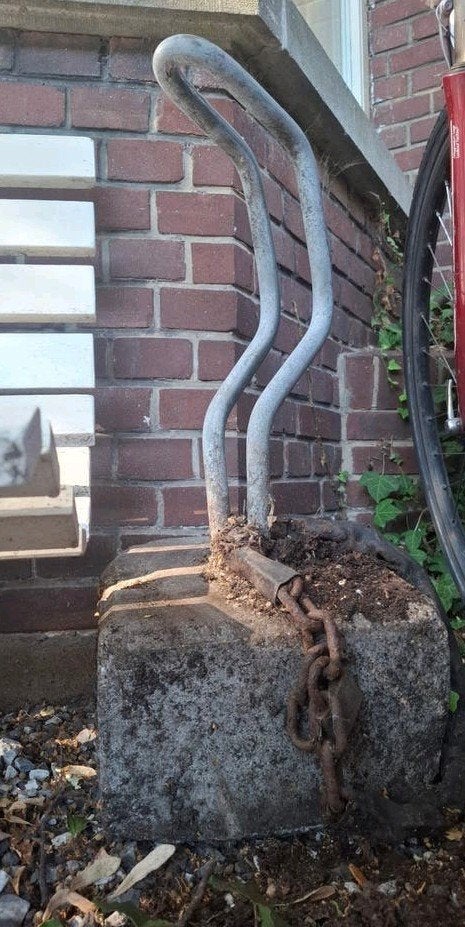 fietsenrek/standaard voor 1 fiets op groot blok, Ophalen, Gebruikt