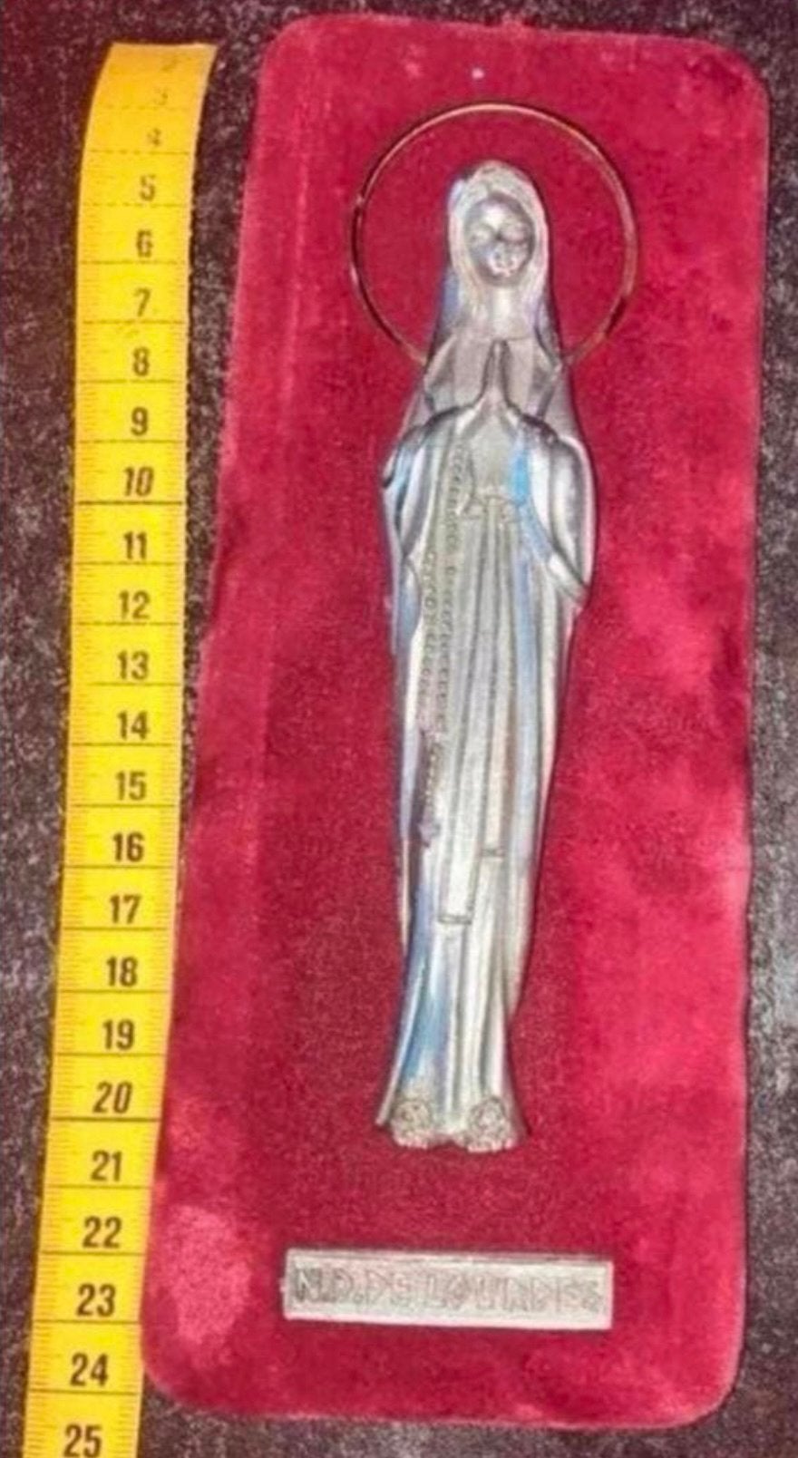 Maria Lourdes wandhnger op rood fluweel,mooi !, Antiek en Kunst, Antiek | Religie, Ophalen of Verzenden
