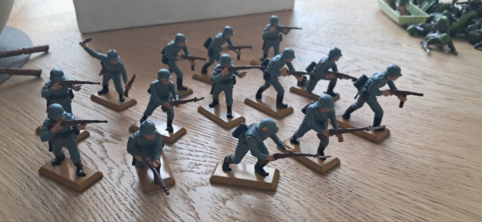 14 soldaten britains, Ophalen of Verzenden, Zo goed als nieuw
