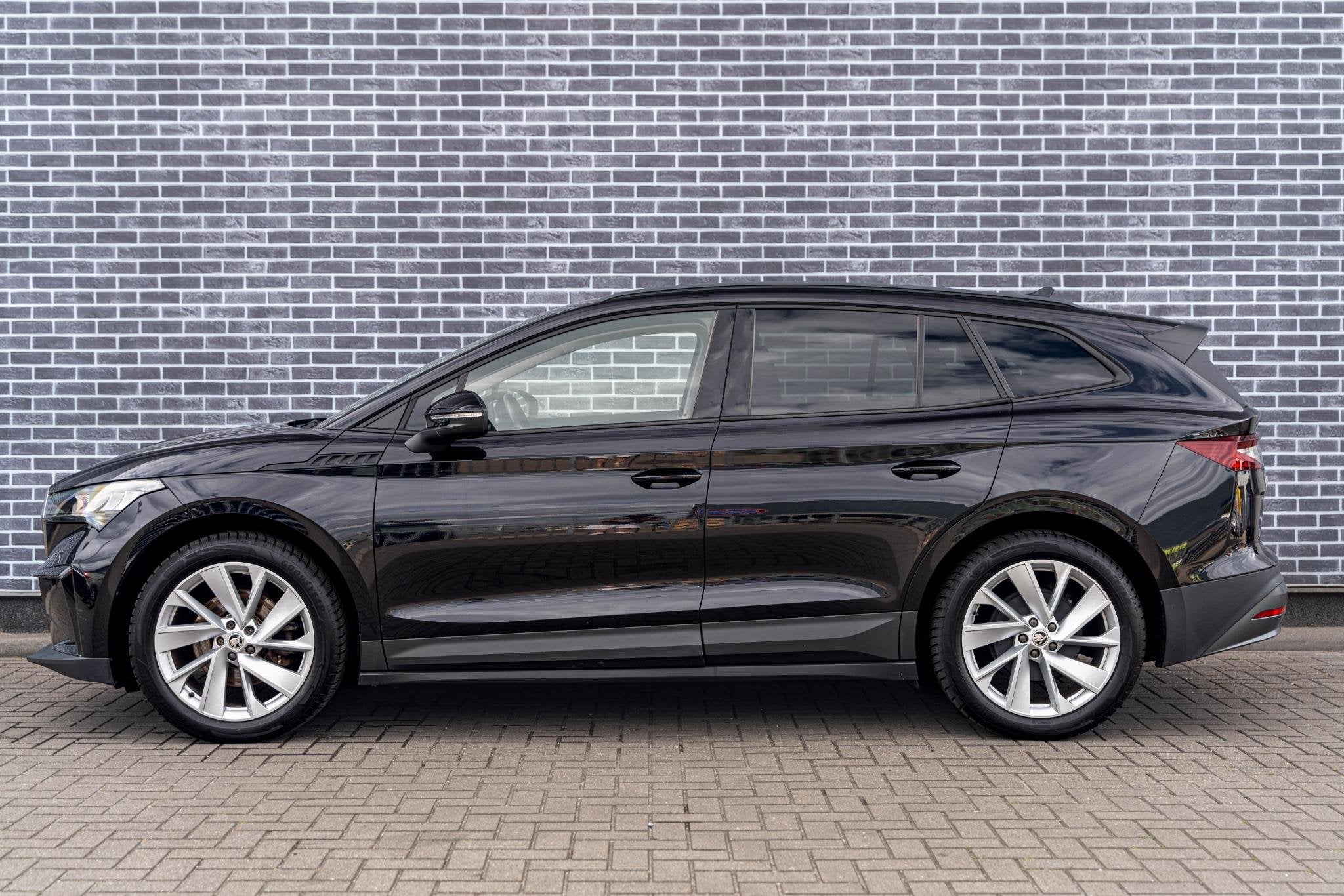 Skoda Enyaq iV 60 | Panoramadak | Lichtmetalen Velgen 20 inc, 397 km, Achterwielaandrijving, Gebruikt, Zwart