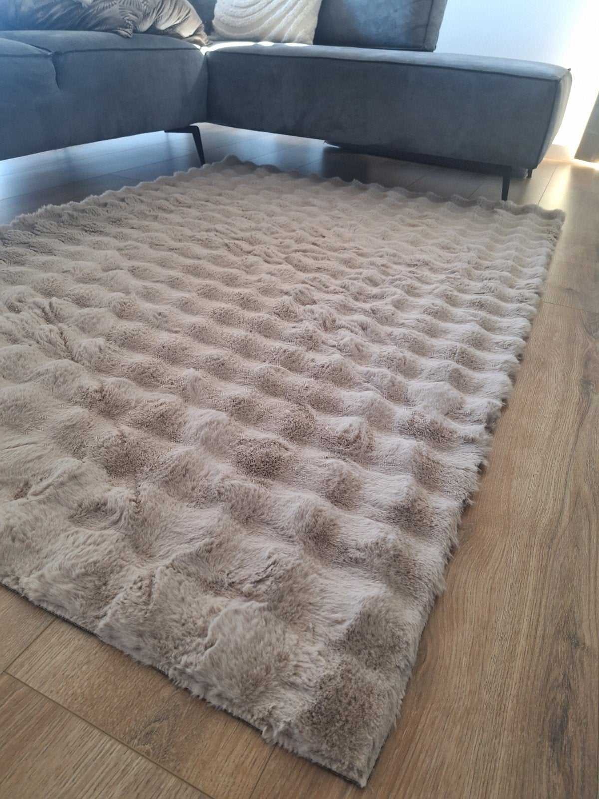Pompom Fur vloerkleed action, Ophalen, 100 tot 150 cm, Beige, Zo goed als nieuw