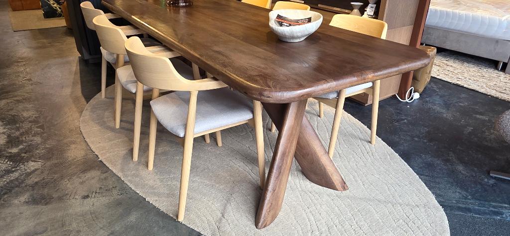 Eettafel 250 cm bruin Showmodel, Huis en Inrichting, ., 200 cm of meer, Zo goed als nieuw, Vijf personen of meer