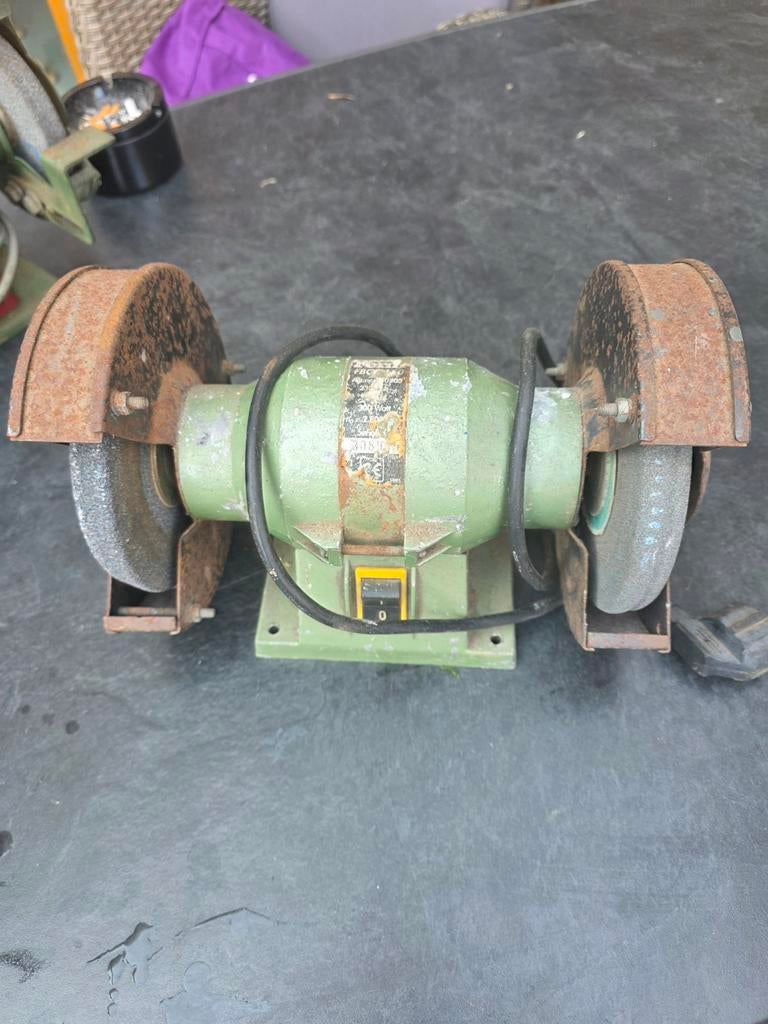 Ferm Slijpmachine met grove en fijne schijf, Ophalen, Gebruikt, Minder dan 700 watt, Werkbankslijpmachine