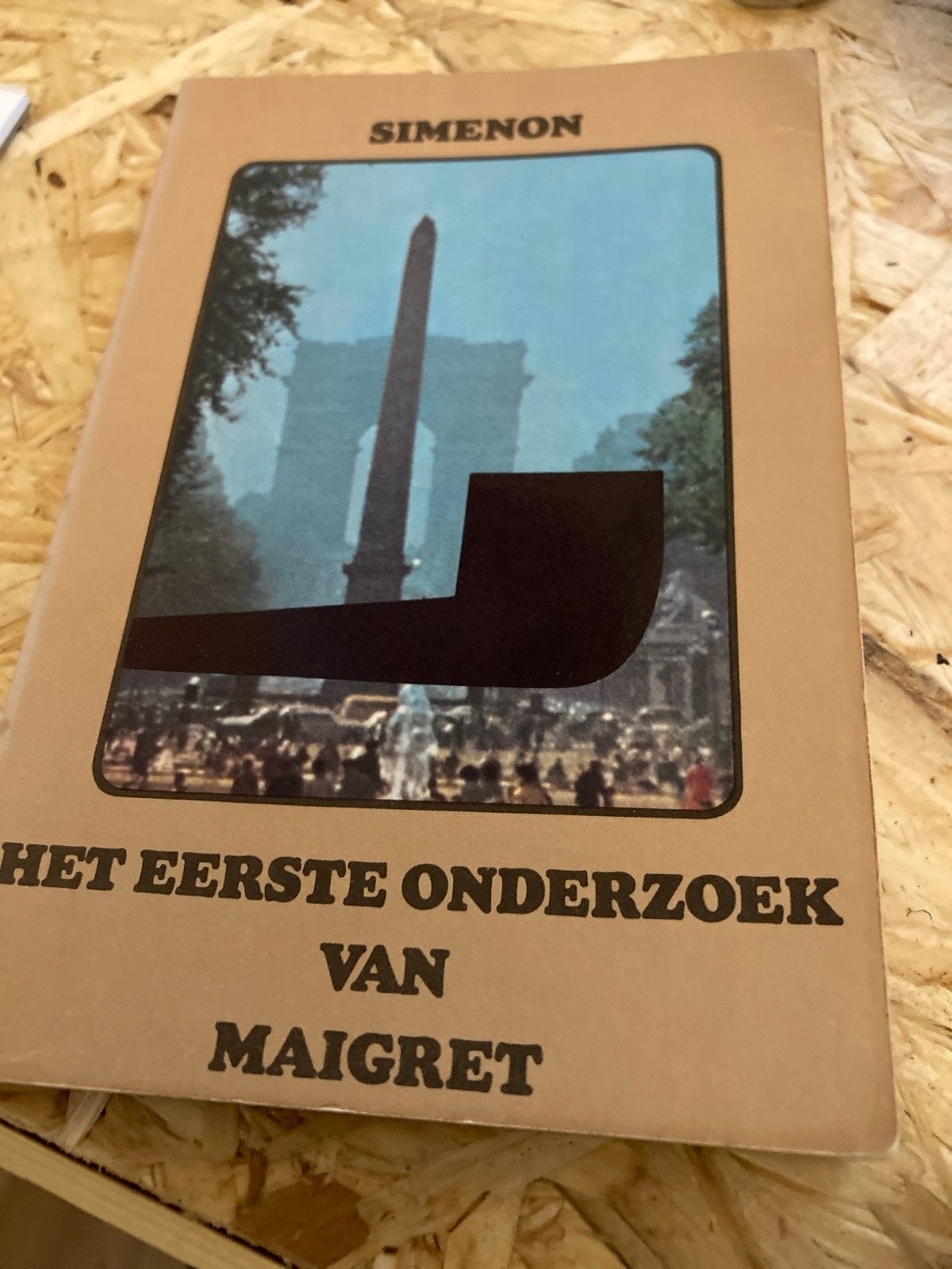 Simenon - Het Eerste Onderzoek van Maigret (1981), Ophalen of Verzenden, Gelezen