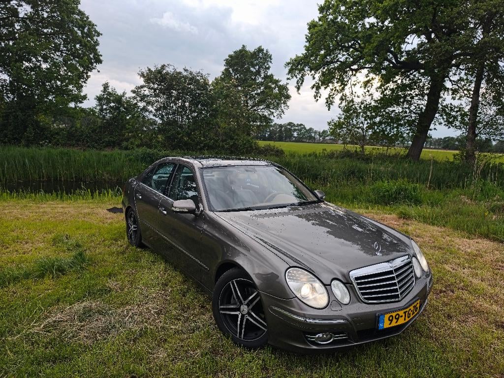 Mercedes E-Klasse E320 cdi 2006 Grijs avantgarde facelift, Auto's, Mercedes-Benz, Automaat, Achterwielaandrijving, Beige, 1650 kg