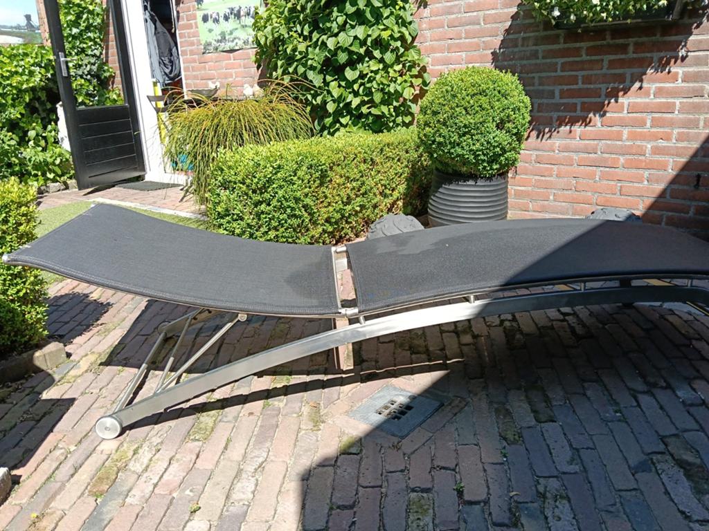 Rvs ligbed goede staat, Tuin en Terras, Ophalen, Zo goed als nieuw, Rvs, Verstelbaar