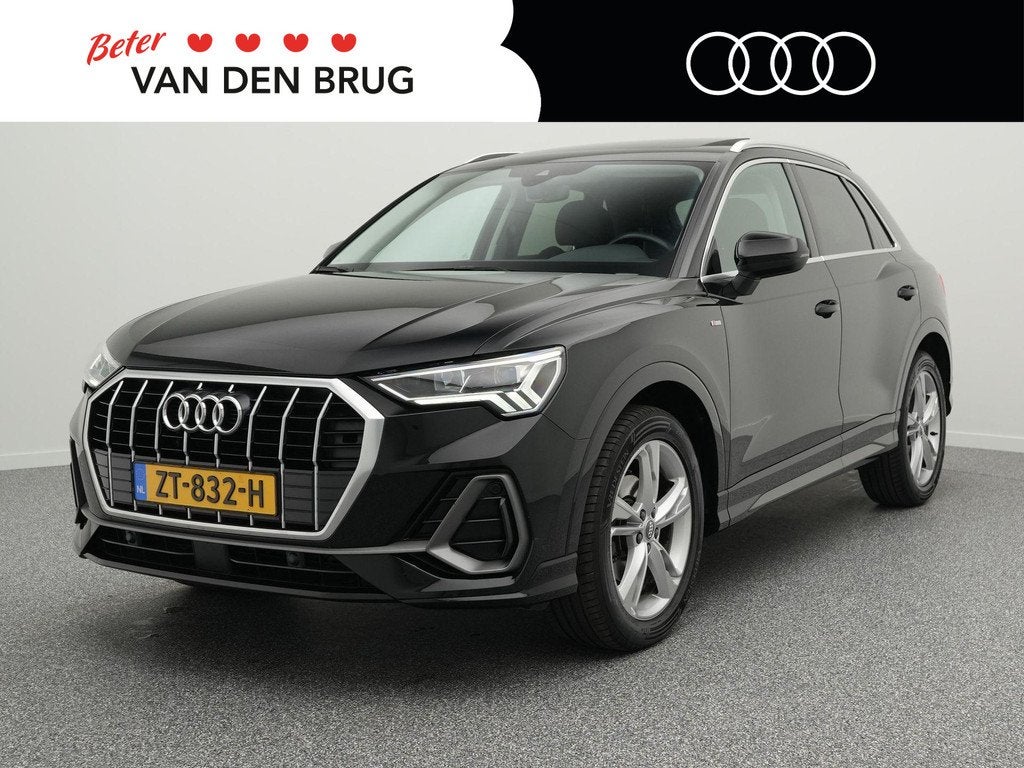 Audi Q3 S-Line 35 TFSI 150 PK | LED | Panoramadak | Trekhaak, 150 pk, Leder en Stof, Zwart, Bedrijf