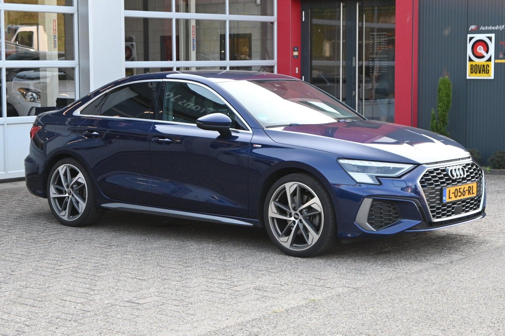 Audi A3 Limousine S-Line 35 TFSI 150pk Automaat | Digitaal C, Auto's, Stof, 4 cilinders, Blauw, Bedrijf