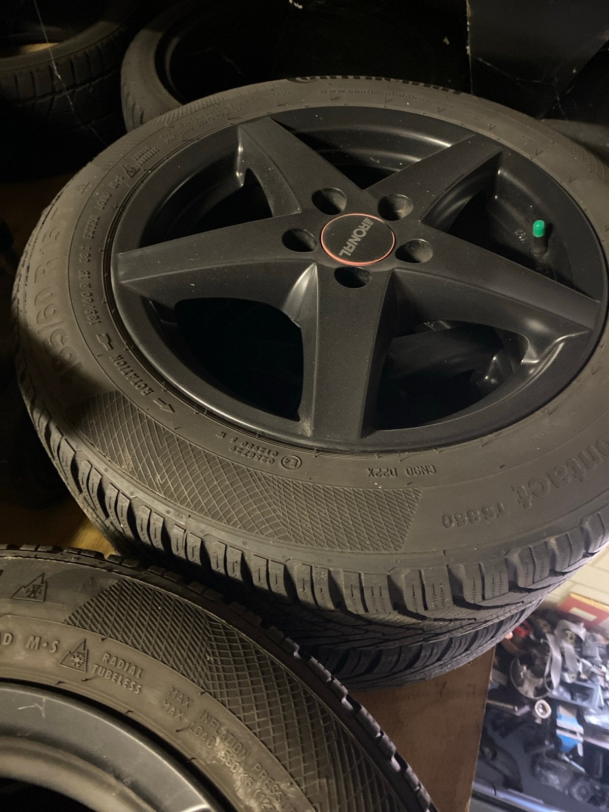 Set van 4 winterbanden op velgen o.a. VW Polo  - 185/60 R15, Auto-onderdelen, Banden en Velgen, Ophalen, Gebruikt, 15 inch, Banden en Velgen