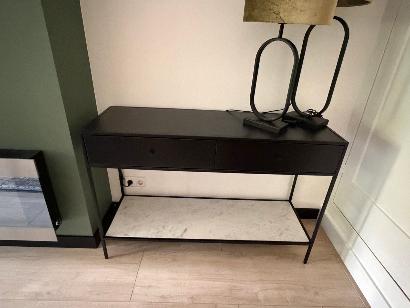 Zwart hout sidetable met staal, Ophalen, 100 tot 150 cm, Zo goed als nieuw, 25 tot 50 cm