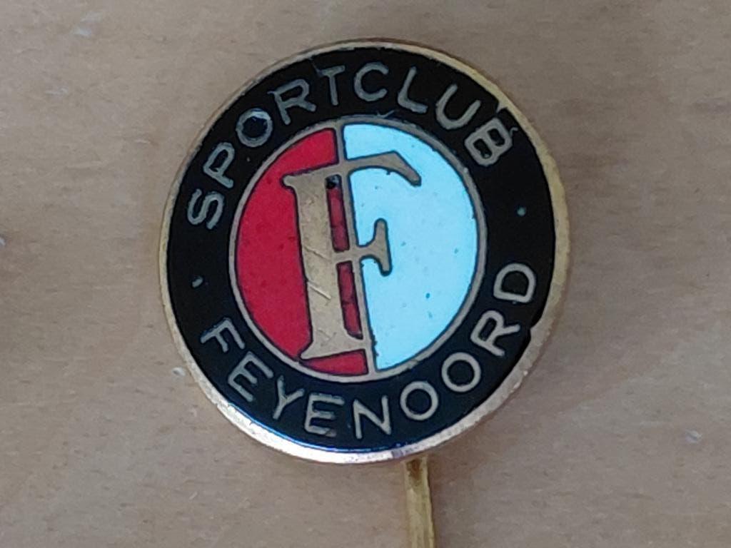 Speld Sportclub Feyenoord, geëmailleerd uit de jaren 60., Ophalen of Verzenden, Zo goed als nieuw, Sport, Speldje of Pin