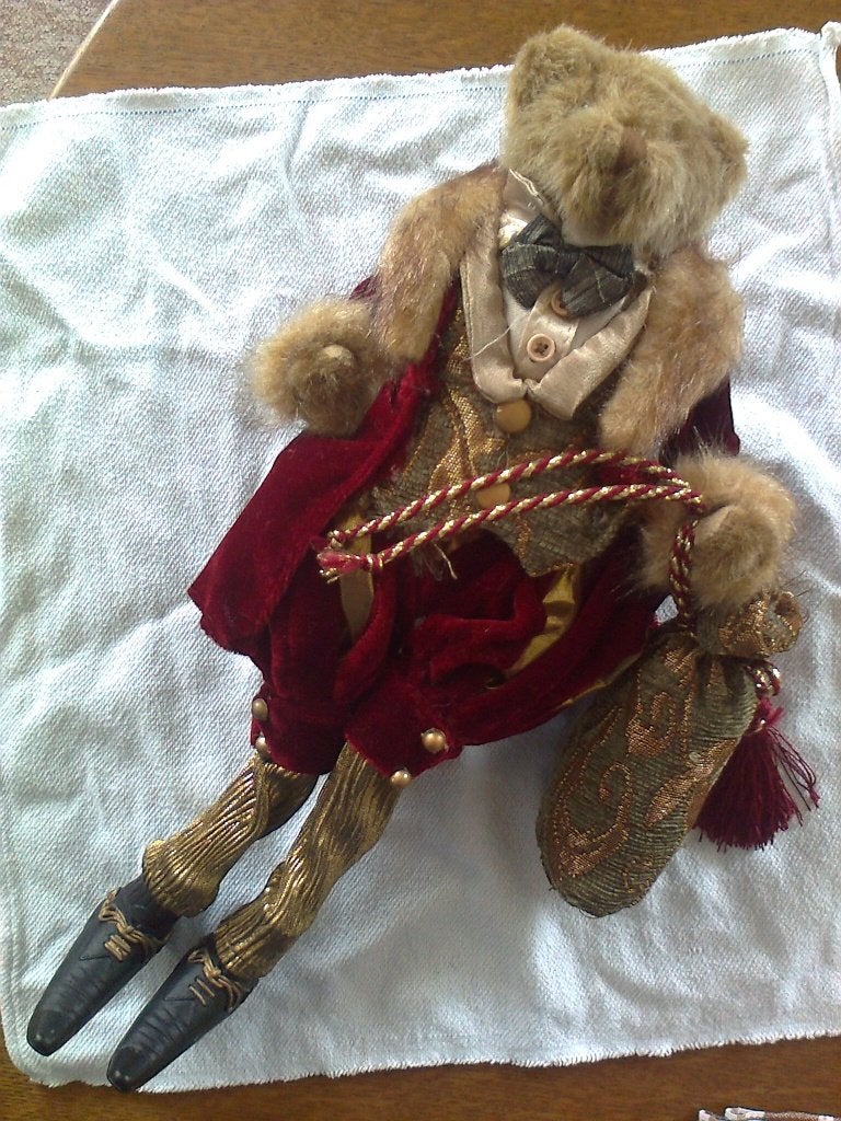 zittende beer 35cm lang u, Verzamelen, Beren en Cherished Teddies, Ophalen of Verzenden, Beeldje, Cherished Teddies