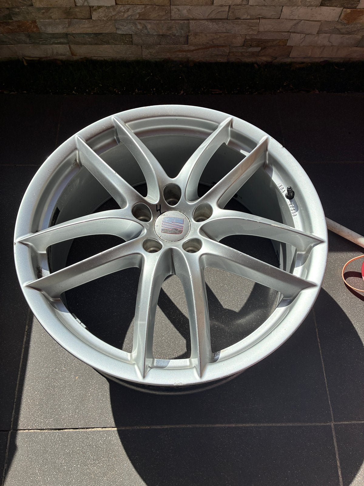 Gezocht: 19 inch velg Seat Leon Cupra R 1P - Ronal, Auto diversen, Wieldoppen, Ophalen of Verzenden, Zo goed als nieuw
