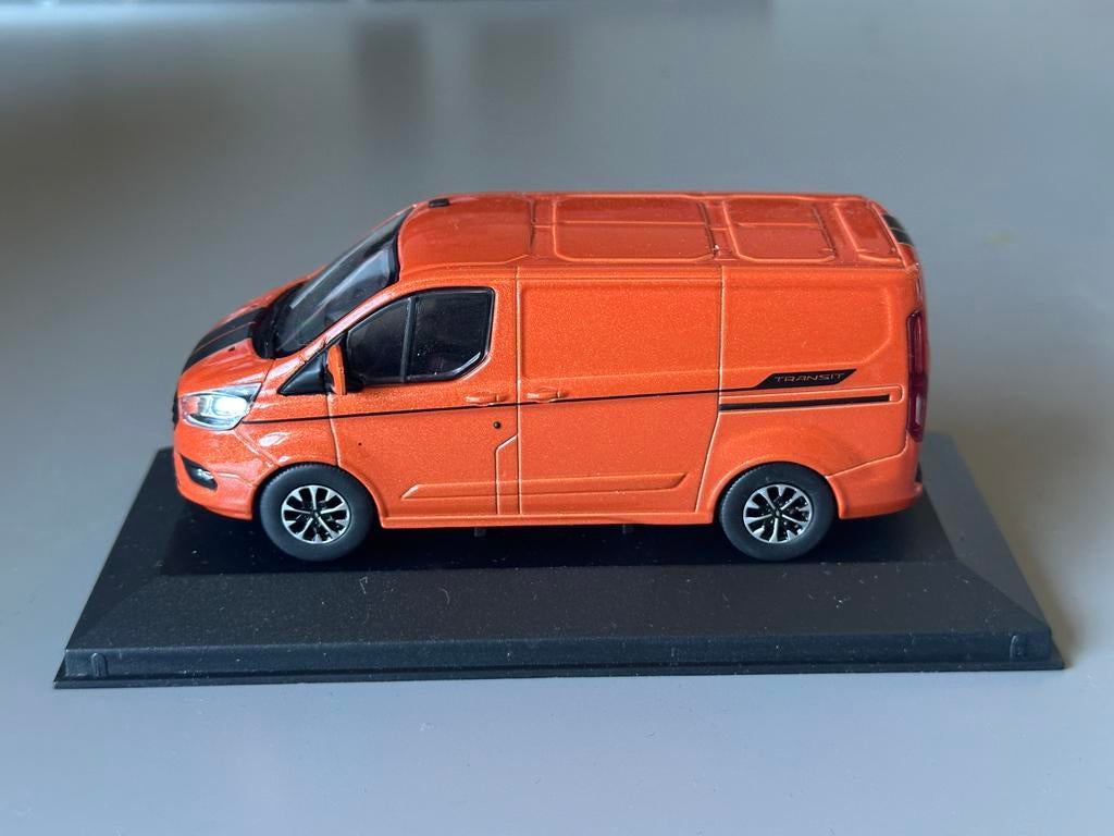 Ford Transit Custom - 1:43 - oranje - Corgi Vanguards, Ophalen of Verzenden, Zo goed als nieuw, Auto, Corgi