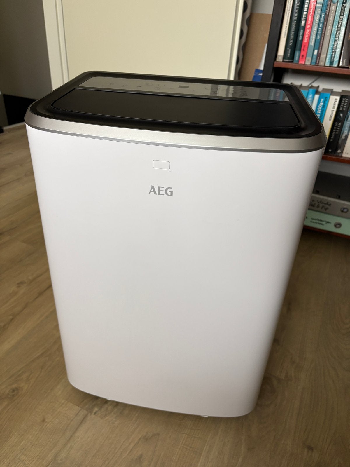 AEG Mobiele Airco AXP26U338CW - Energieklasse A, Ophalen, Minder dan 60 m³, 3 snelheden of meer, Zo goed als nieuw