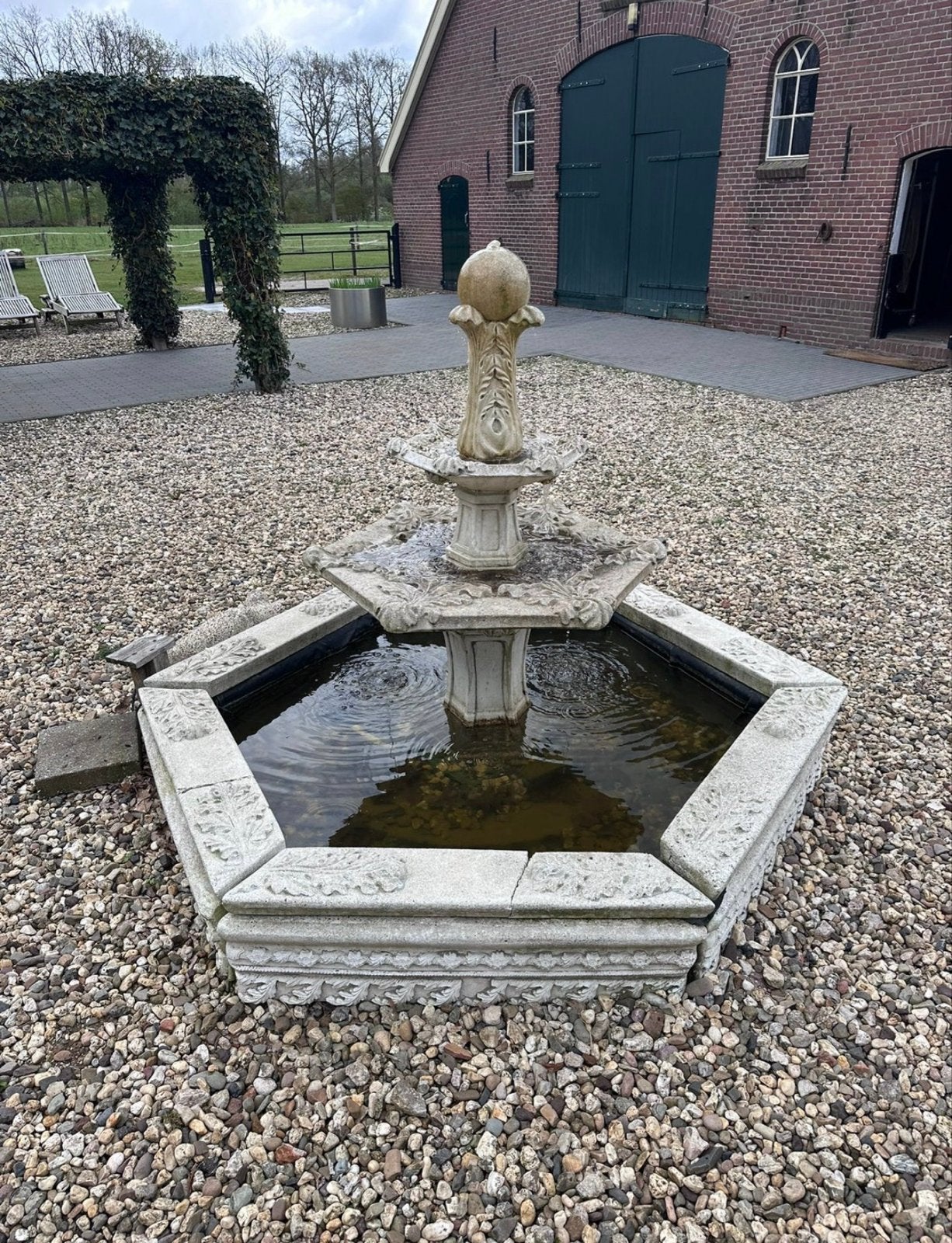 Prachtige oude franse water dorps fontein, Ophalen, Gebruikt, Fontein, Hoofdstraat 15 de steeg