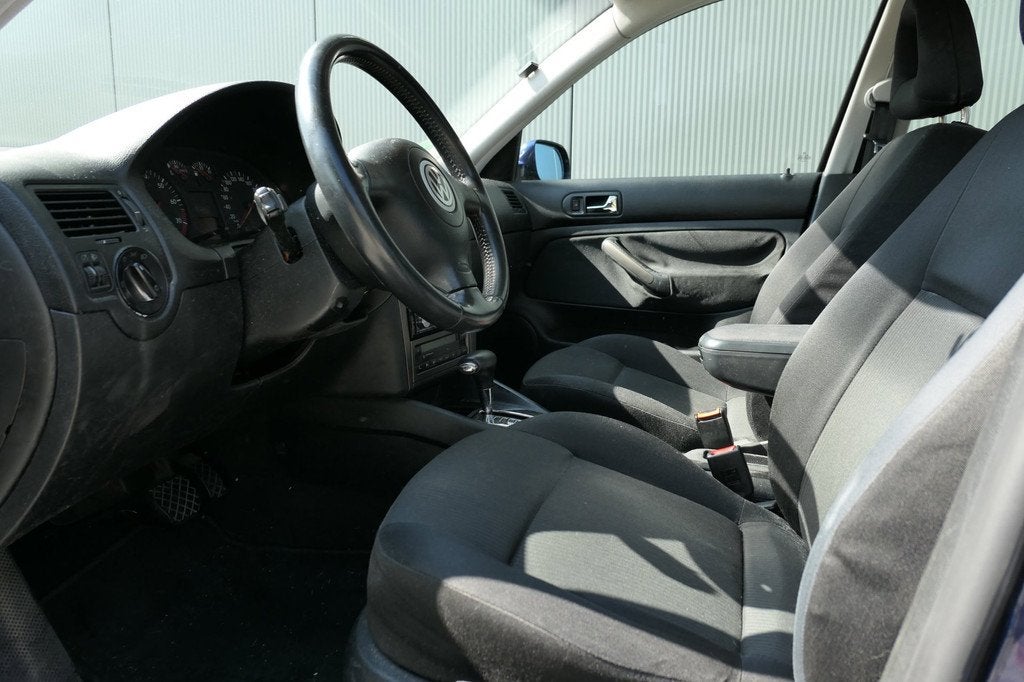 Volkswagen Bora 1.6 Trendline Automaat NAP Airco Cruise, Auto's, Volkswagen, Stof, Gebruikt, 4 cilinders, Blauw