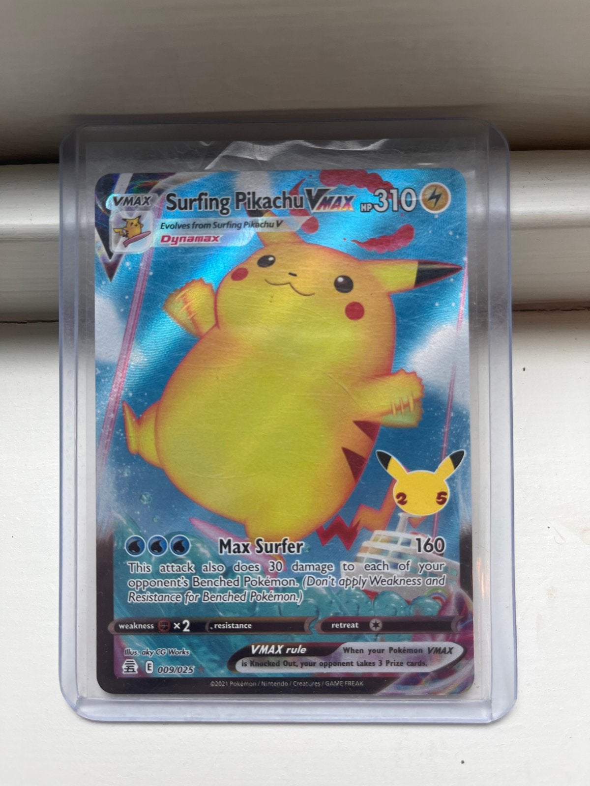 Surfing Pikachu VMAX Pokémon kaart (009/025), Ophalen, Zo goed als nieuw, Losse kaart, Foil
