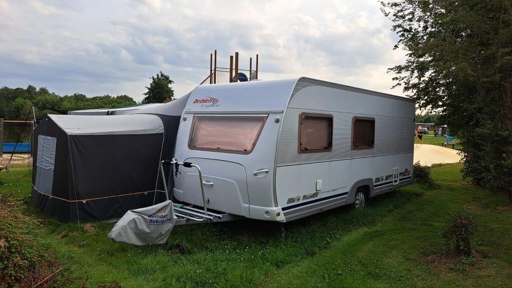 Dethleffs caravan 510 tk 2003 met dwars stapelbed !, Caravans en Kamperen, Caravans, Dwars-stapelbed, Treinzit, Particulier, Dethleffs