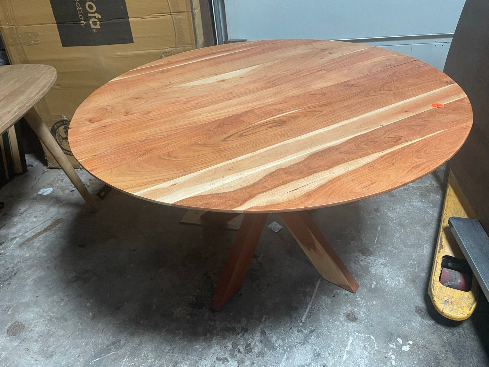 Ronde eettafel 130cm massief acaciahout spinpoot, Huis en Inrichting, Ophalen, 100 tot 150 cm, Rond, Nieuw