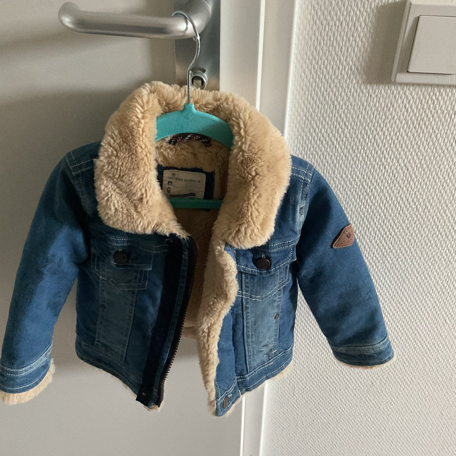 Mickey mouse spiker jas, Kinderen en Baby's, Babykleding | Maat 86, Ophalen, Zo goed als nieuw, Jongetje of Meisje, Jasje