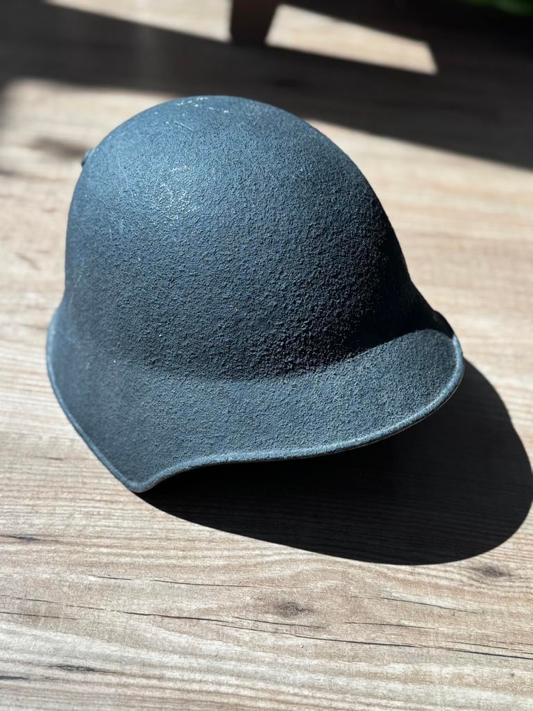 Zwitserse M1918 (of M18) stalen helm, Ophalen of Verzenden, Landmacht, Nederland, Helm of Baret
