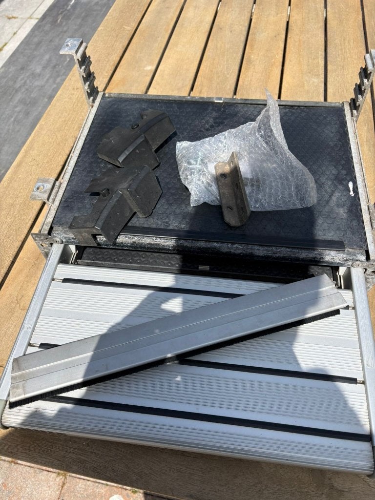Thule Slide-Out Step Manual 400, Ophalen, Gebruikt