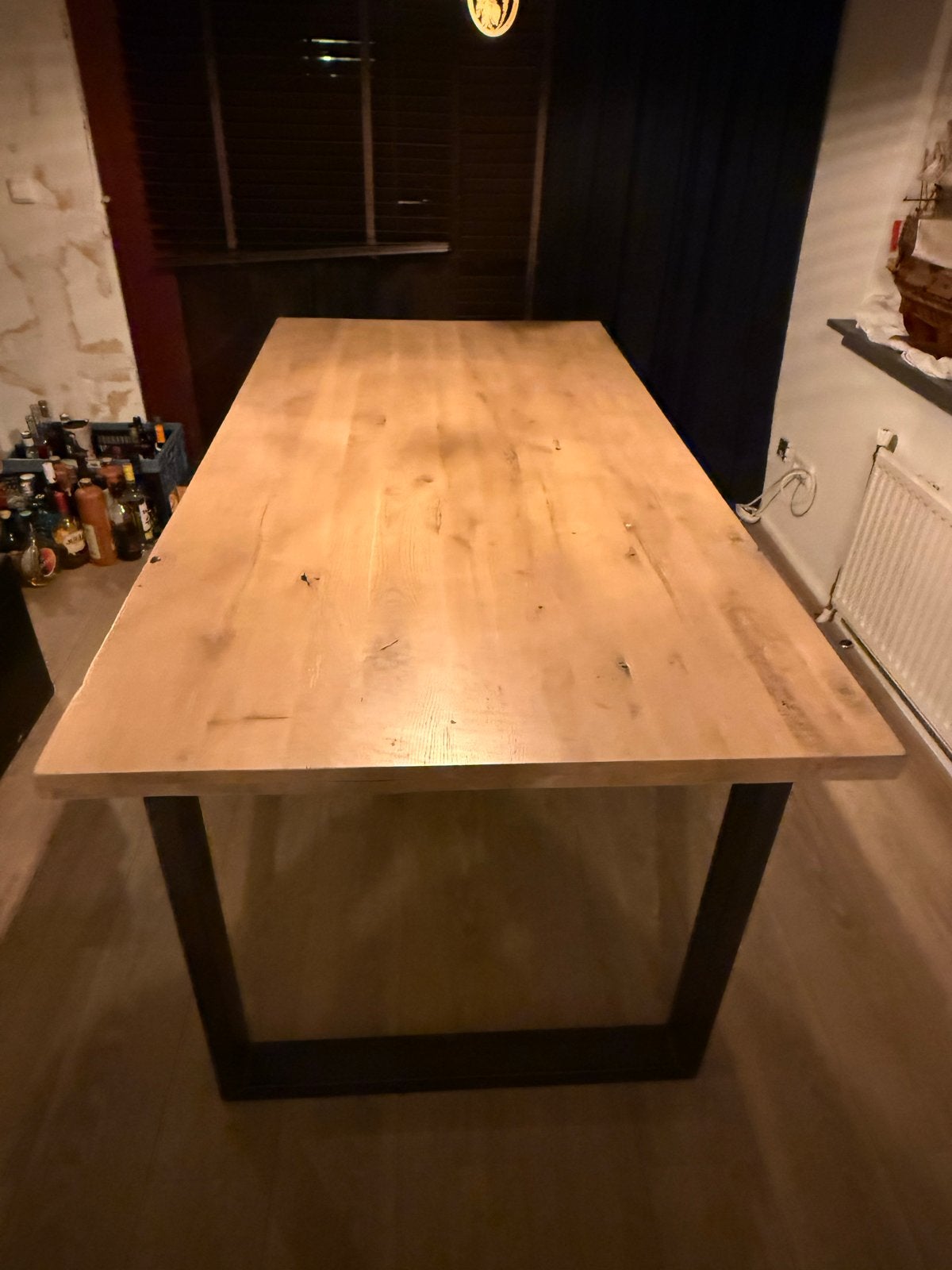 Eikenhouten eettafel met metalen onderstel, Huis en Inrichting, Tafels | Eettafels, Gebruikt, Eikenhout, 150 tot 200 cm, Vier personen