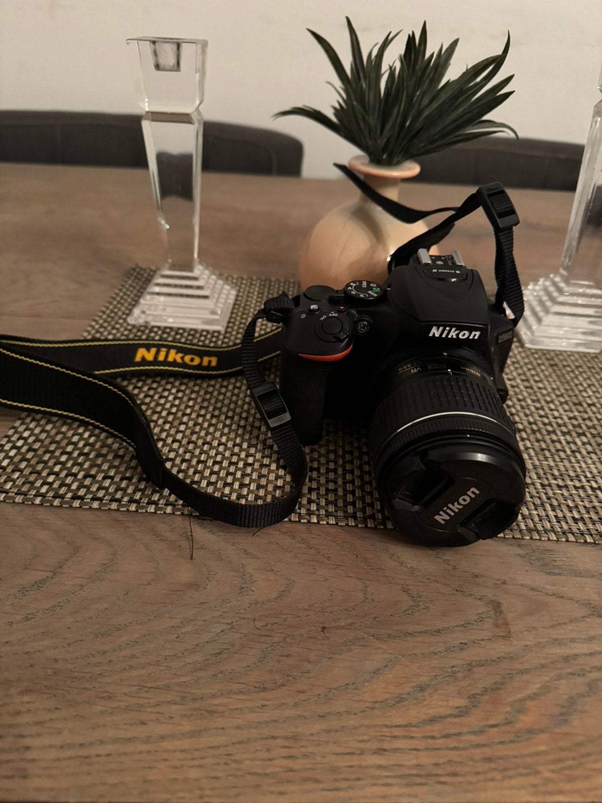 Nikon D5600 DSLR camera + 18-55mm lens (Complete set), Ophalen of Verzenden, Zo goed als nieuw, Nikon