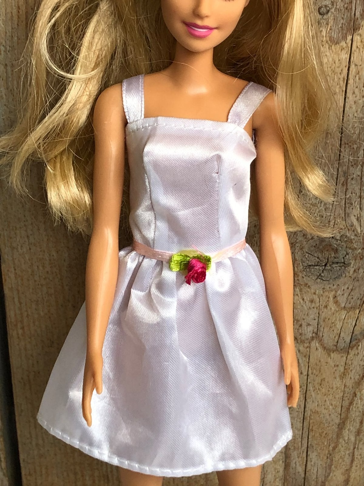Witte jurk met bloem, Ophalen of Verzenden, Zo goed als nieuw, Barbie