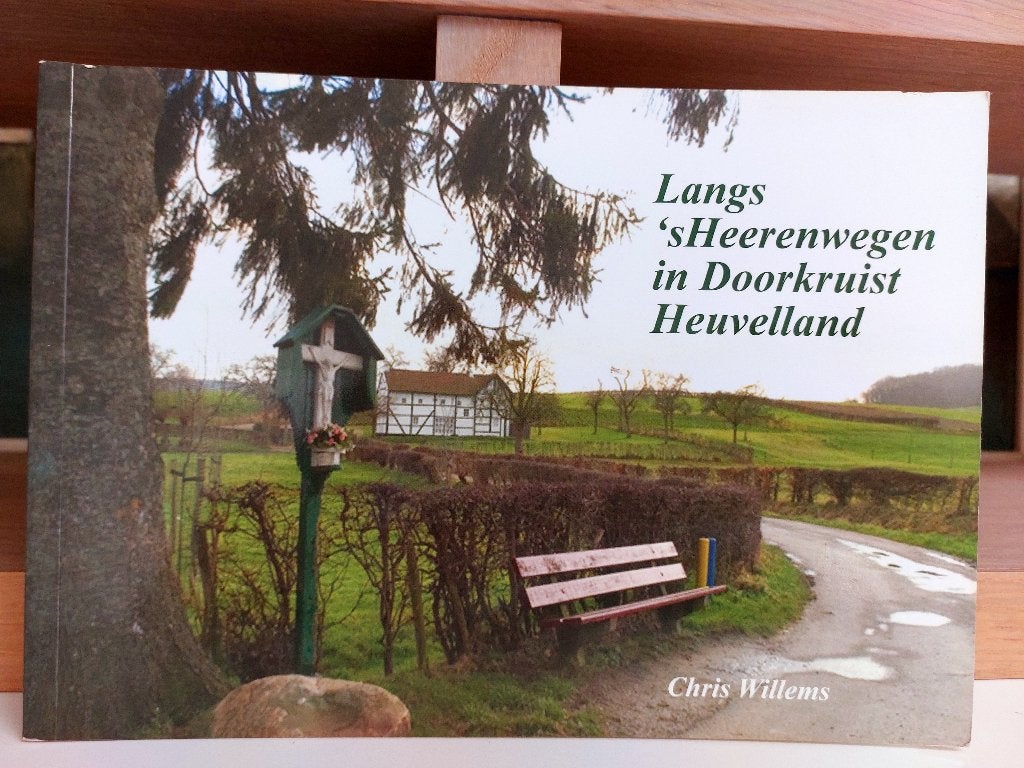 Langs 's Heerenwegen in Doorkruist Heuvelland, Ophalen of Verzenden, Gelezen, Chris Willems