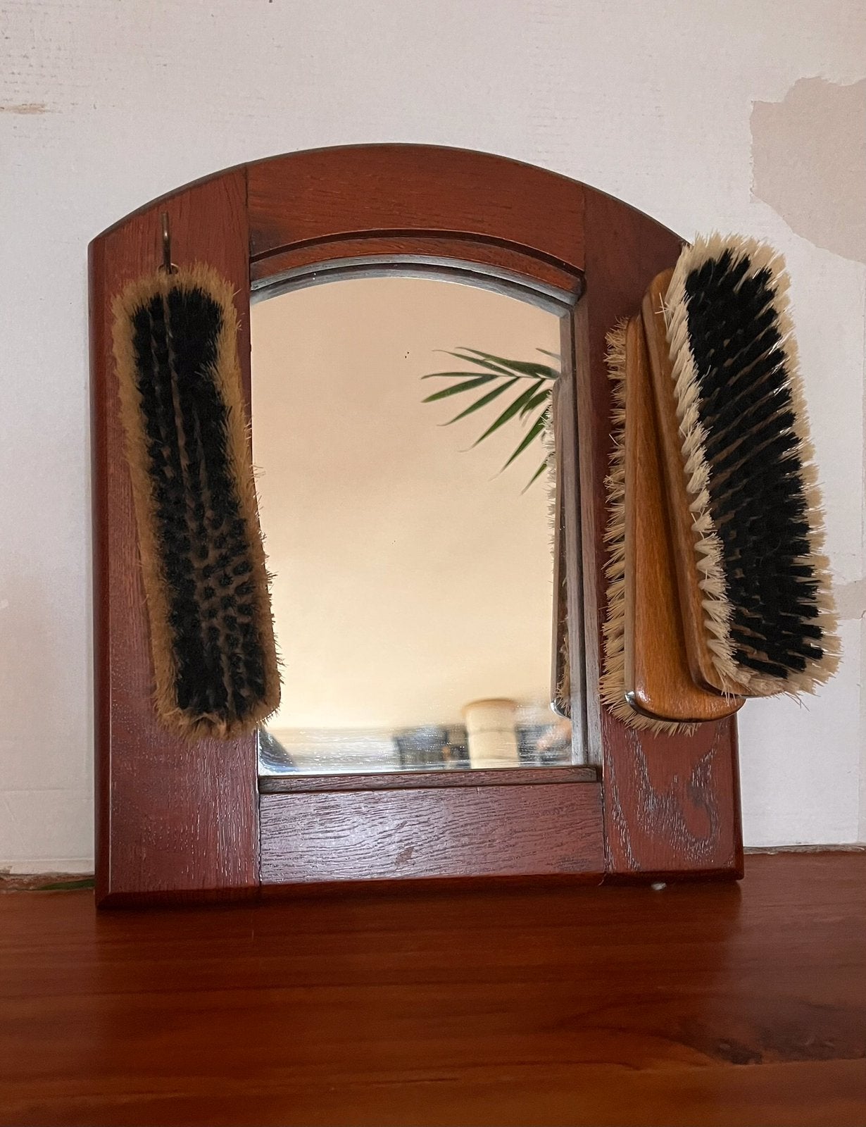 Vintage wandspiegel met drie borstels, Ophalen of Verzenden, Ovaal, Minder dan 50 cm, Minder dan 100 cm